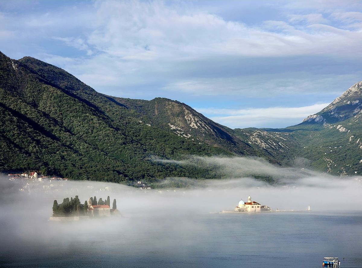 Hazy silhouettes of St. George and Our Lady of the Rocks float in the dawn’s embrace, veiled in silver fog. A moment suspended between dream and legend.